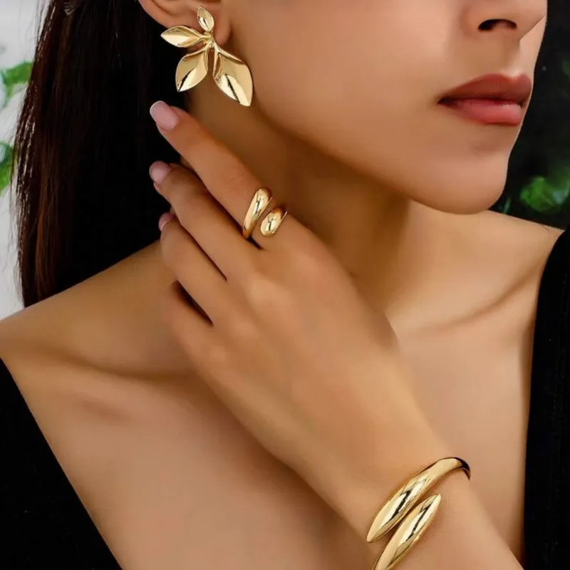 Set de joyería dorada