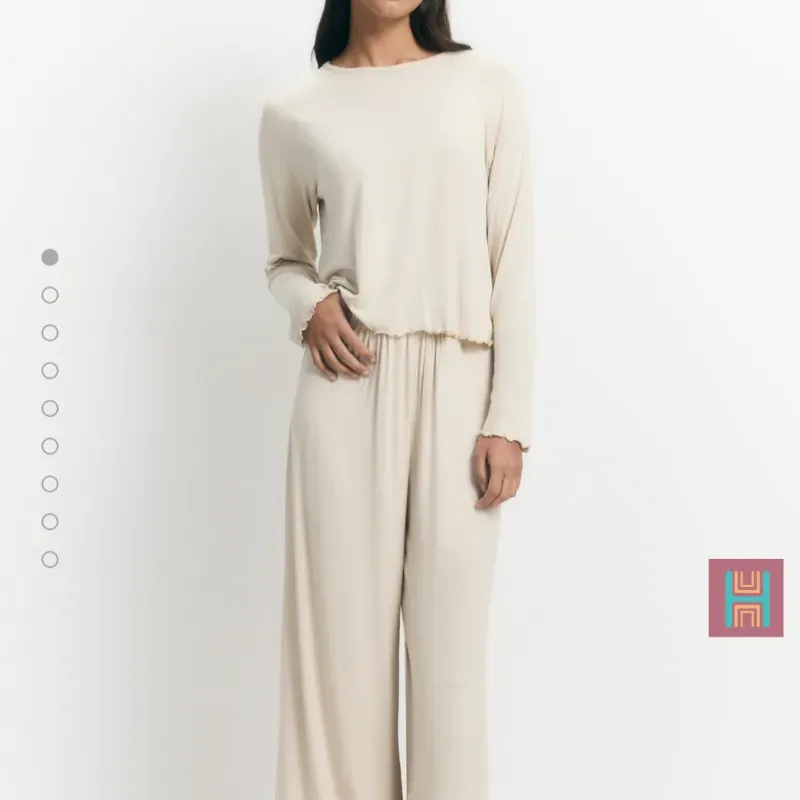 CONJUNTO PIJAMA FLUIDO BEIGE 0102