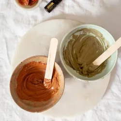 ¿ CÓMO USAR LAS MASCARILLAS ?
