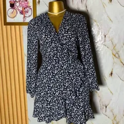 Vestido de flores con mangas largas 