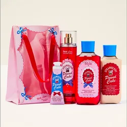 Bath & Body Works – Strawberry Pound Cake Gift Set