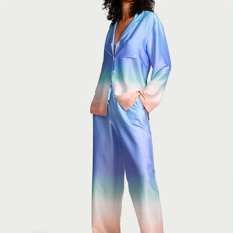 🩵 Victoria’s Secret Satin Pajama Set — Talla M