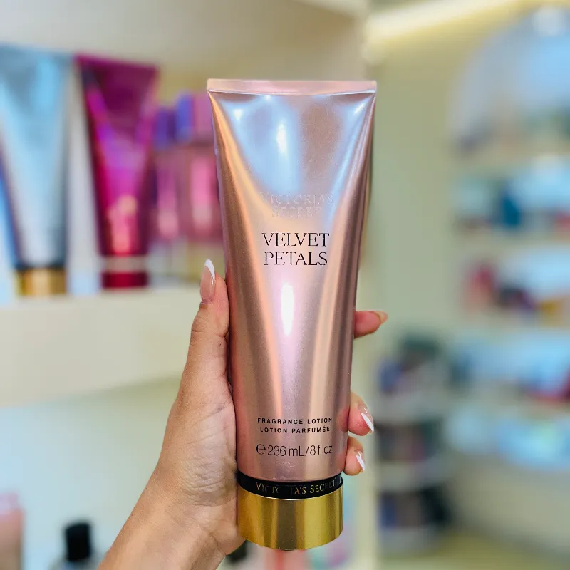 ✨🌸 Victoria’s Secret Velvet Petals Fragrance Lotion 🌸✨