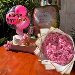 Caja con mini torta, confituras y ramo de rosas eternas💐🎂