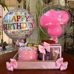 Caja con mini torta, confituras y set de colonia y crema💕