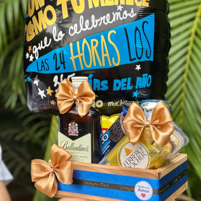 Caja de regalo con botella de wishky🥃