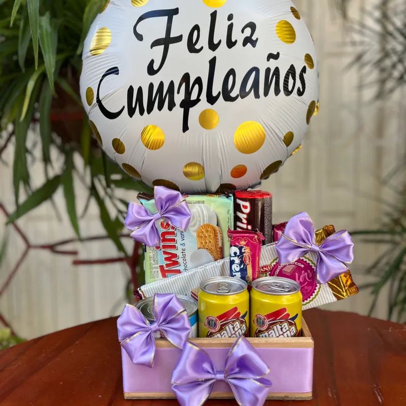 Caja (tamaño mediano) con confituras variadas🍬🍫