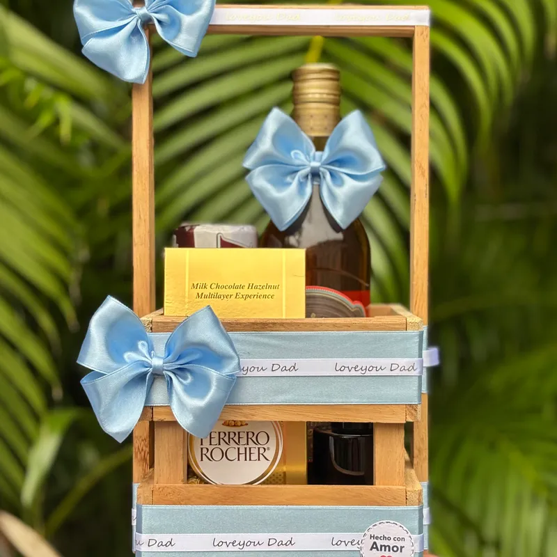 Cesta con Botella de ron Añejo especial🥃 