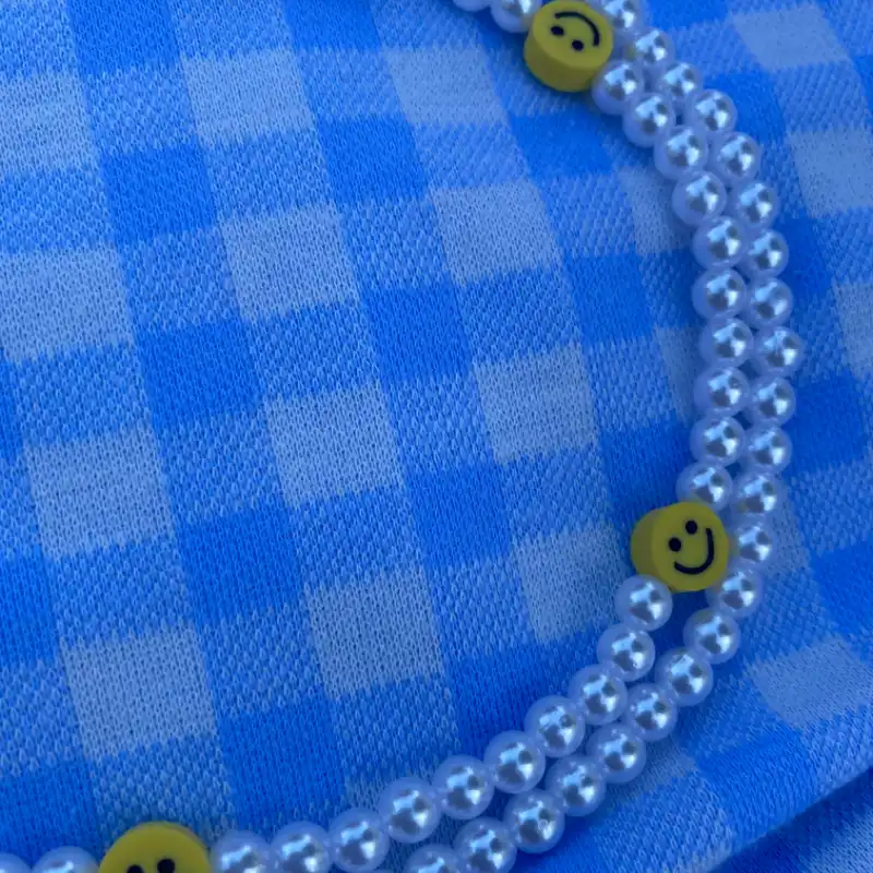 Collar de perlas y emojis😊