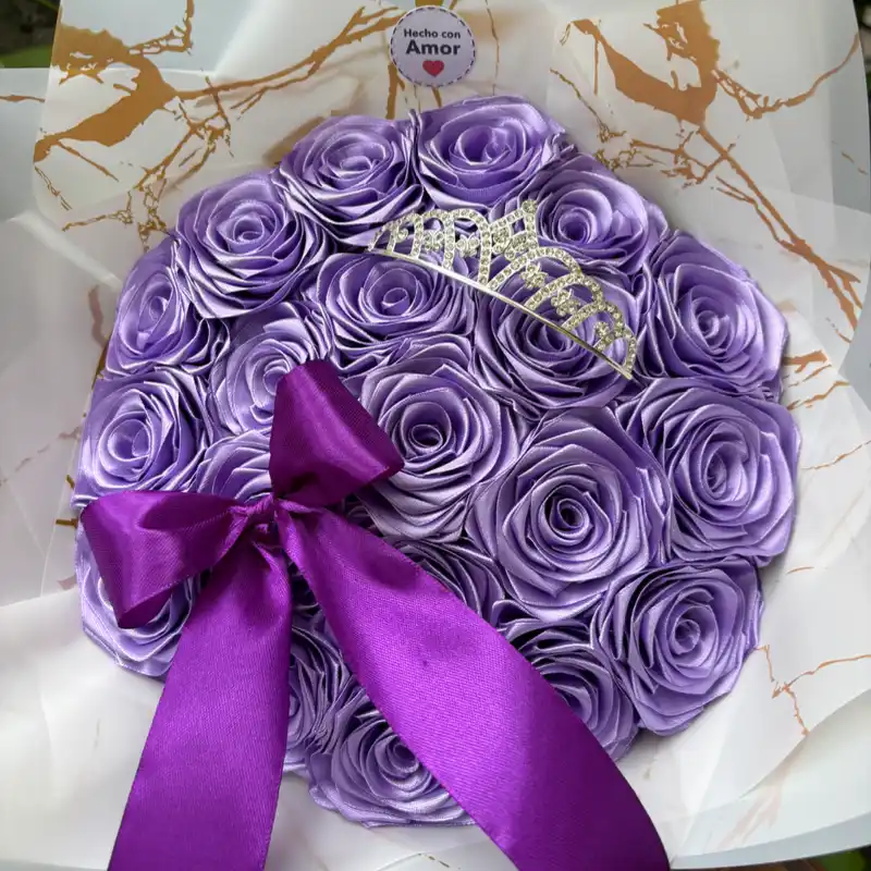 Ramo de rosas eternas para quinceañera👸🏻