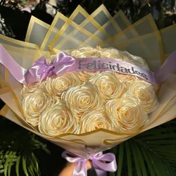 Ramo de rosas eternas 🤍💐