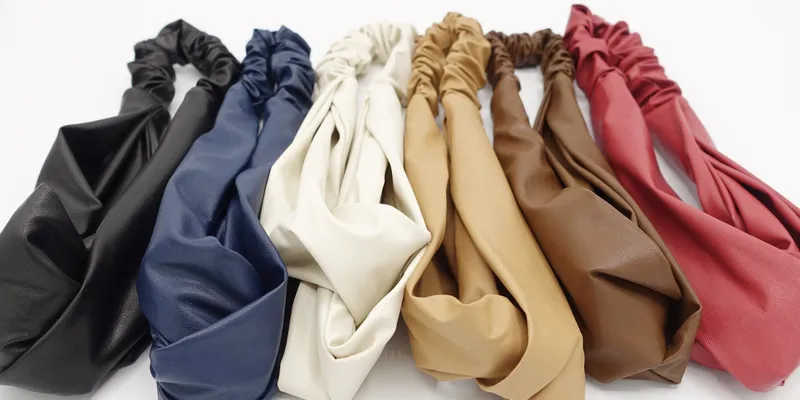 Diadema elástica de cuero