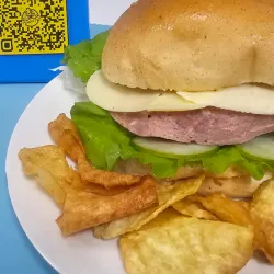 Hamburguesa con Jamón y Queso Gouda 