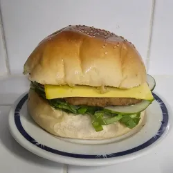 Hamburguesa con Jamón y Queso Gouda 