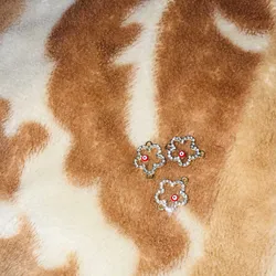 Conectores de flores con ojo turco en rojo