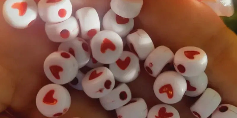 Cuencas de corazón rojo 