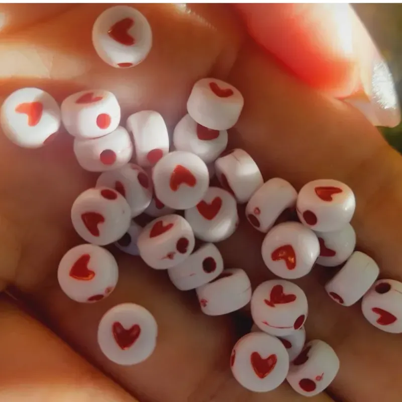 Cuencas de corazón rojo 