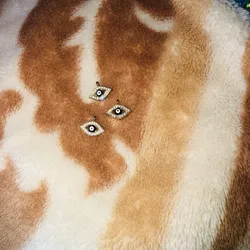 Dijes de protección en negros