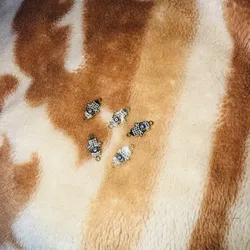 Mano de Fátima con ojo de protección en negro