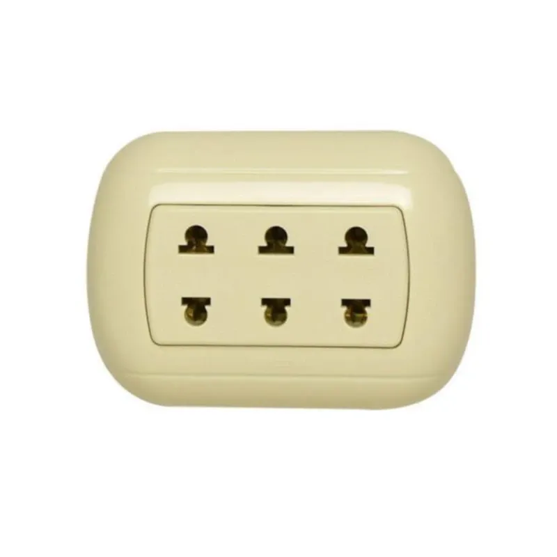 Tomacorriente universal triple (superficie)