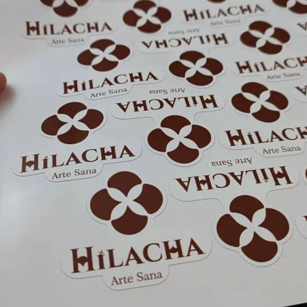 Hilacha es un emprendimiento familiar, donde una abuela y su nieta se unen para hacer magia con sus manos