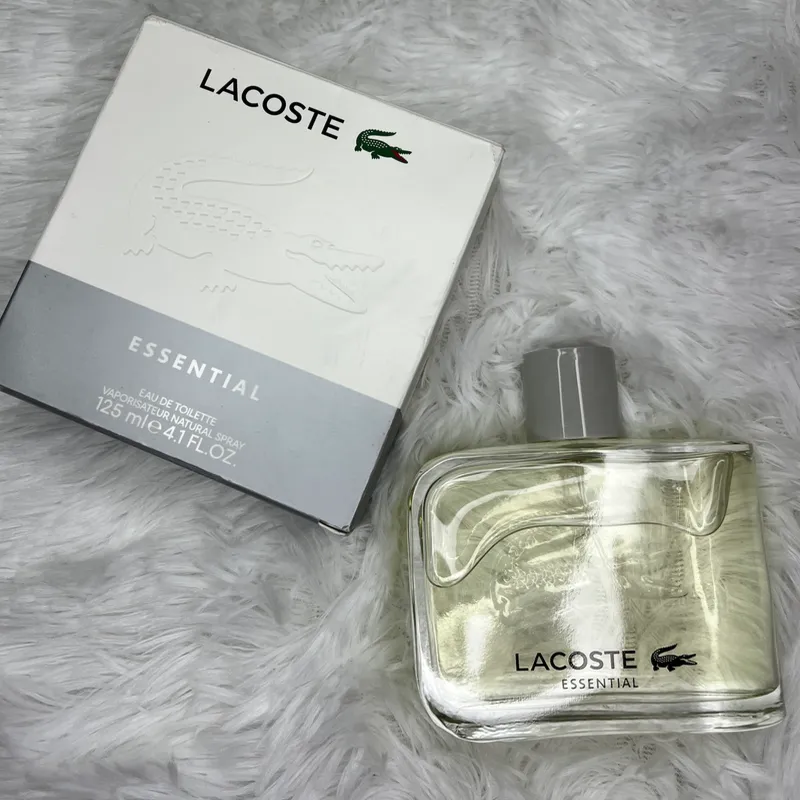 Lacoste Essential