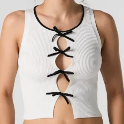 Blusa blanca de lazos