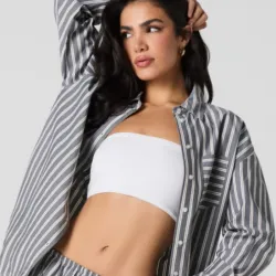Camisa gris de rayas