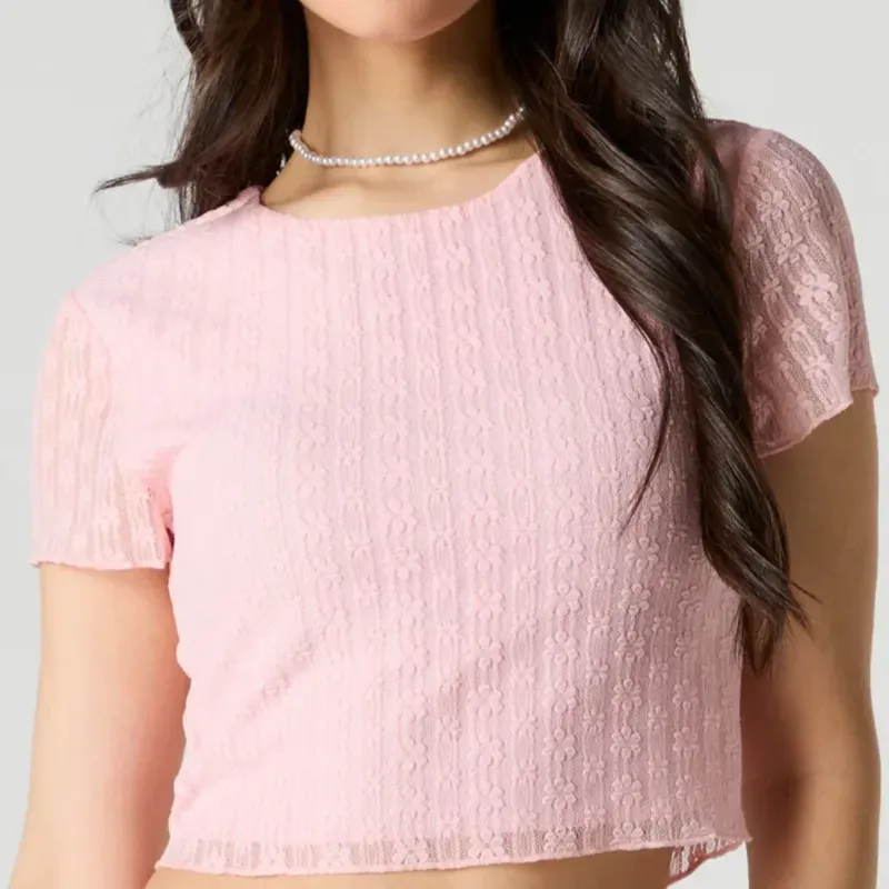 crop top de color rosa.