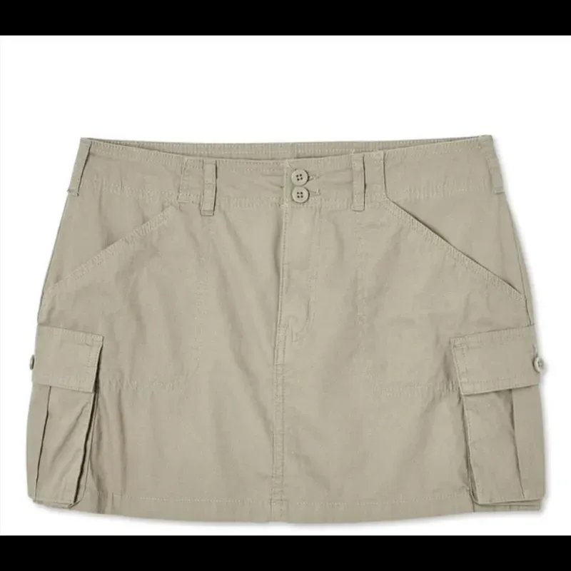 Falda verde cargo.