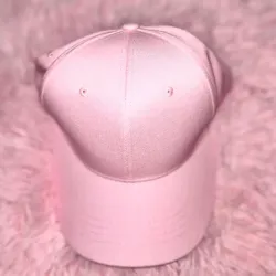 Gorra rosa claro