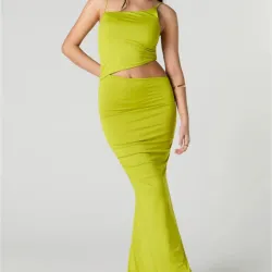 Vestido verde largo.