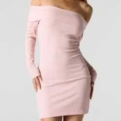 Mini vestido rosa.