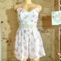 Monoshort de flores rosas