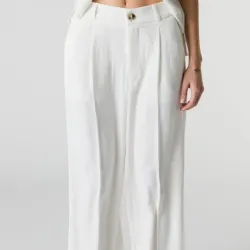 Pantalon de pinzas blanco.