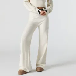 Pantalon deportivo blanco.