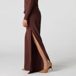 Pantaloneta marrón con abertura