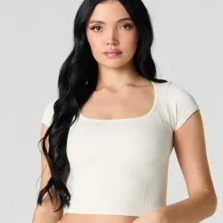 Pulover corto básico color crema