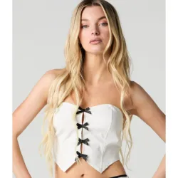 Top blanco de lazos