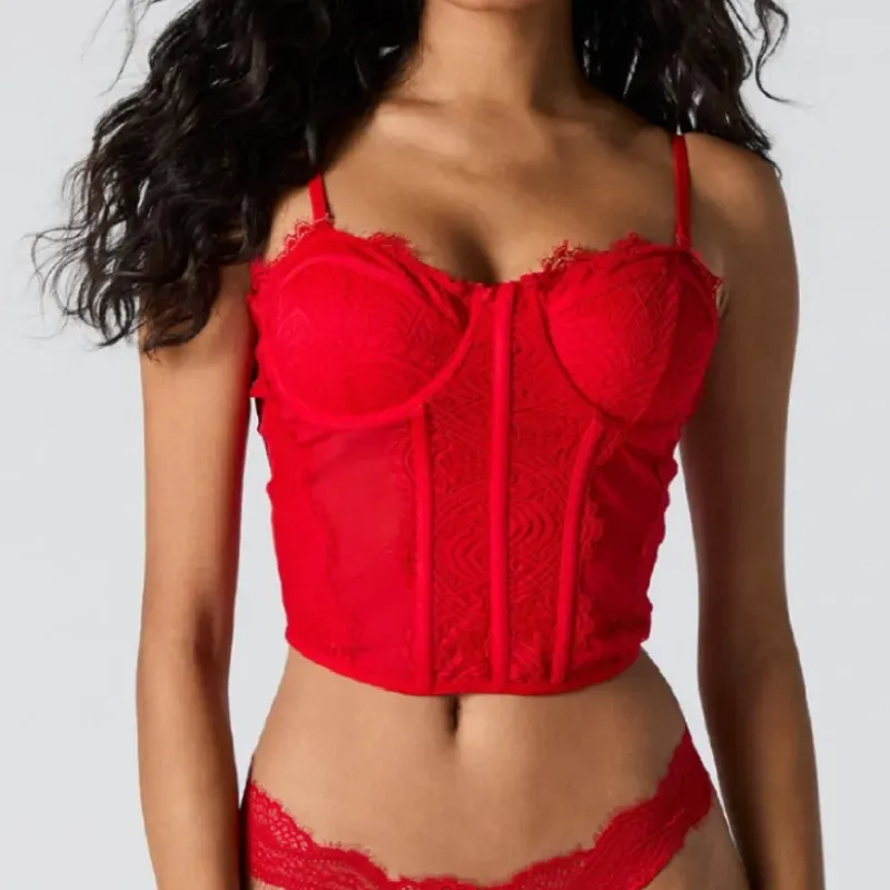 top estilo bustier rojo.