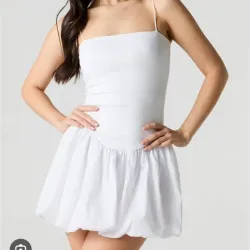 Vestido blanco bombache.