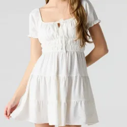 Vestido blanco corto romántico