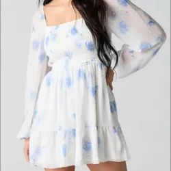 Vestido de mangas largas.