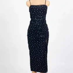 Vestido estampado con abertura en la pierna