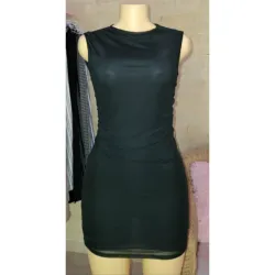 Vestido negro básico desmangado