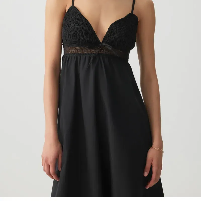 Vestido negro largo.