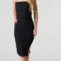 Vestido negro midi.