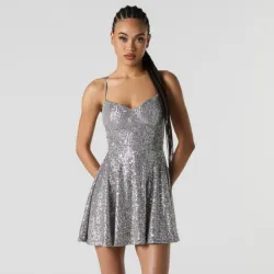 Vestido plateado de lentejuelas