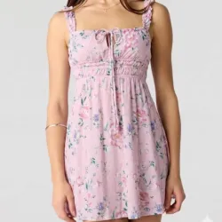 Vestido rosa corto estampado floral