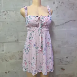 Vestido rosa corto estampado floral